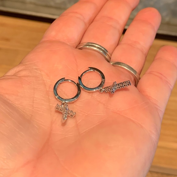 Dangle Moissanite cross earrings - Picture 4 of 7
